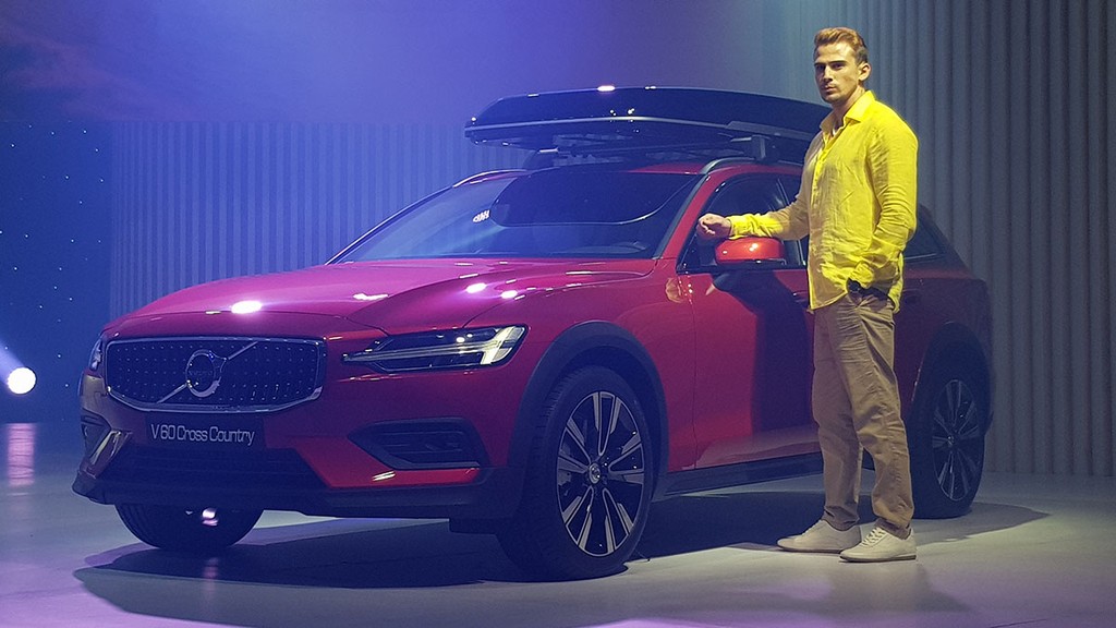 Hiểu cho đúng bản chất kiểu loại xe Volvo V60 Cross Country 2022 giá 2,55 tỷ vừa ra mắt Việt Nam