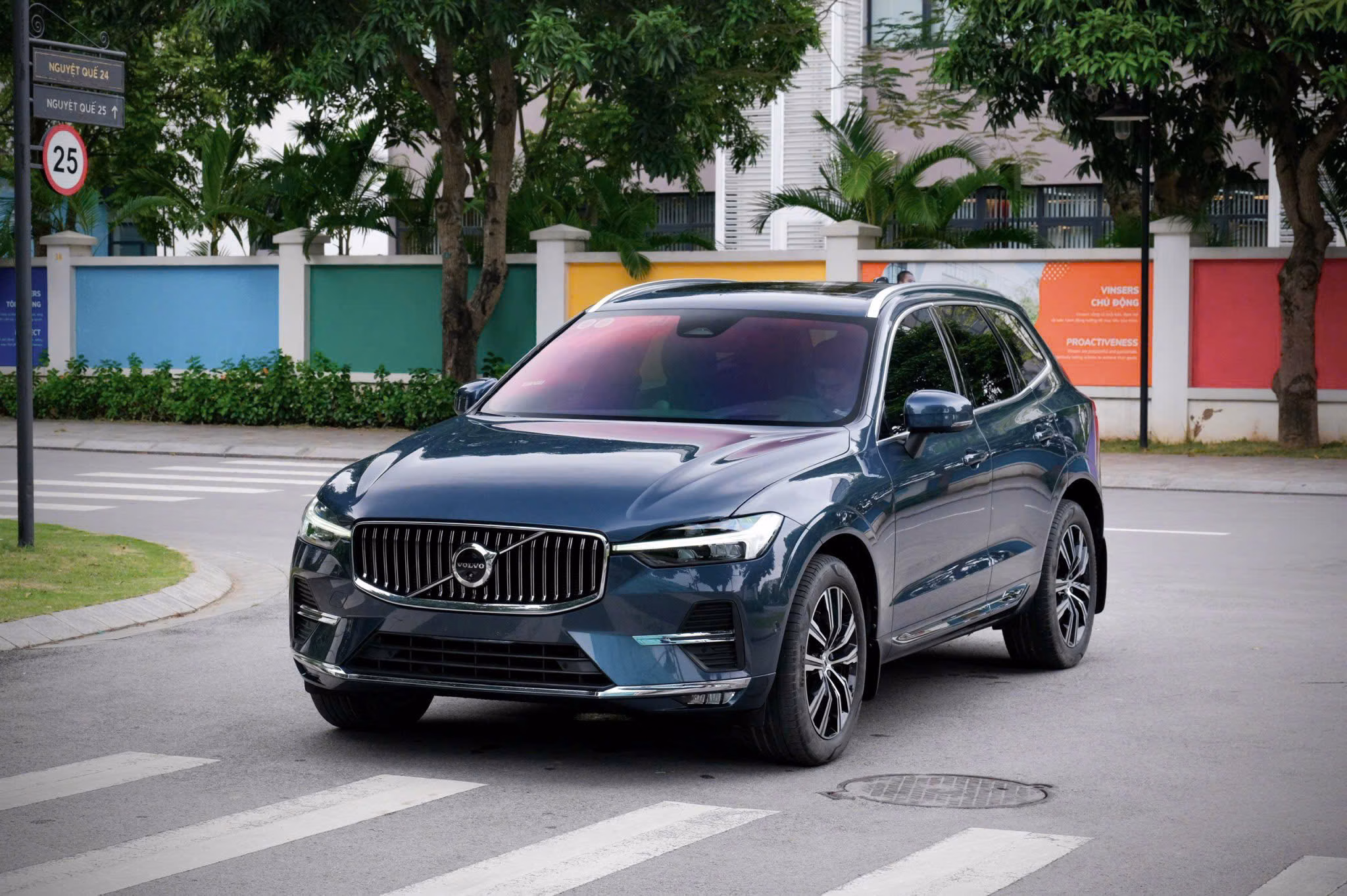 Volvo XC60 2022 lướt màu xanh denim