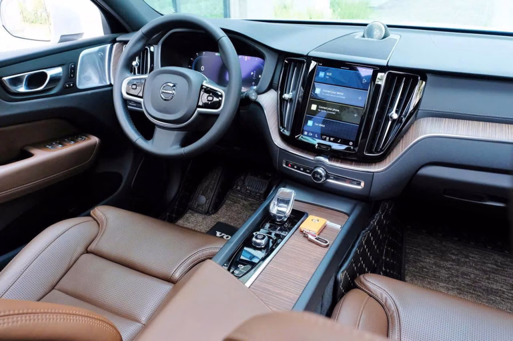 Khoang lái Volvo XC60 2023 nội thất Nappa Nâu Cafe