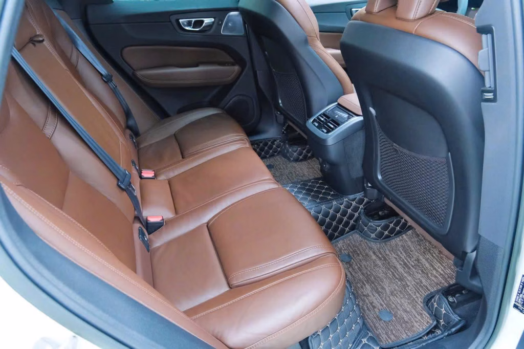 Hàng ghế sau Volvo XC60 rộng rãi cho gia đình