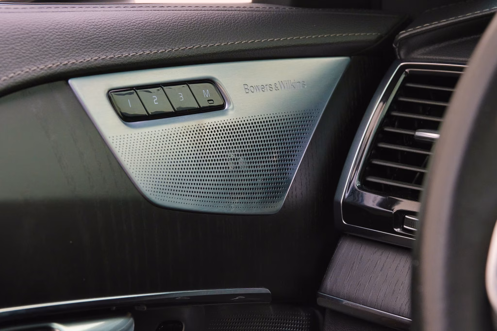 19 Loa Bowers Wilkins trên Volvo XC90 lướt
