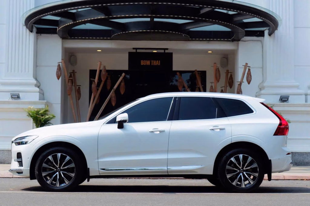 Thân xe Volvo XC60 B6 Mild Hybrid màu Trắng Ngọc Trai