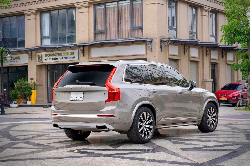 Đuôi xe Volvo XC90 lướt 2021