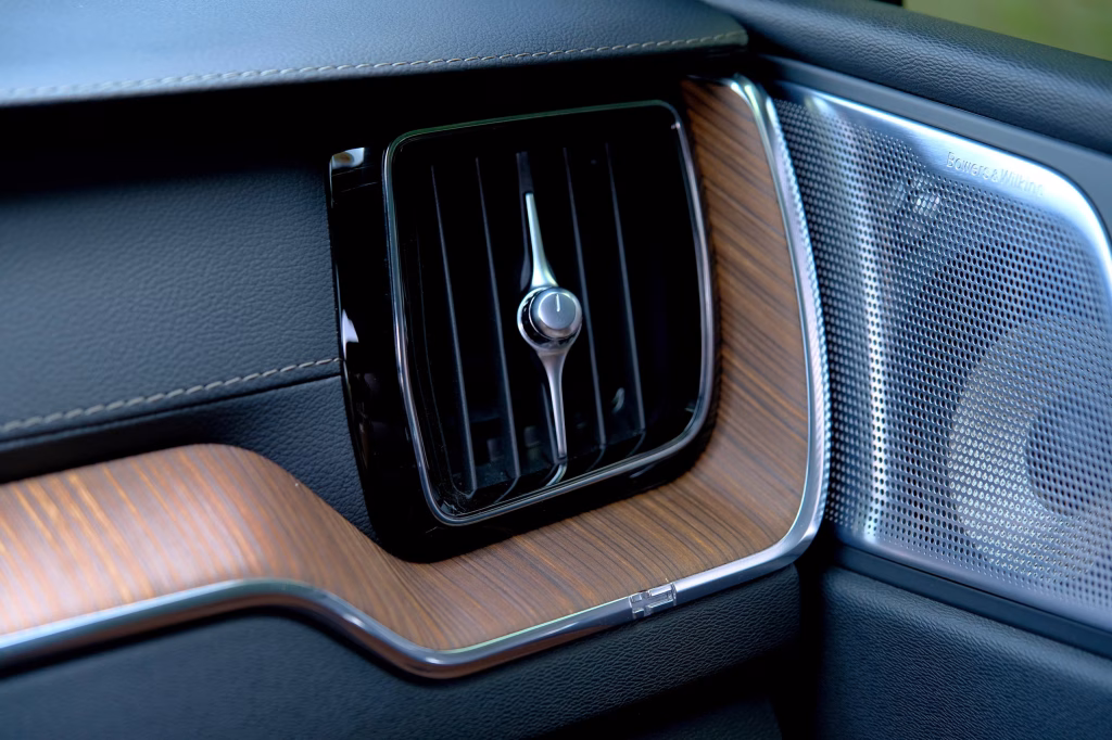 Điều hòa và ốp gỗ Walnut Volvo XC60