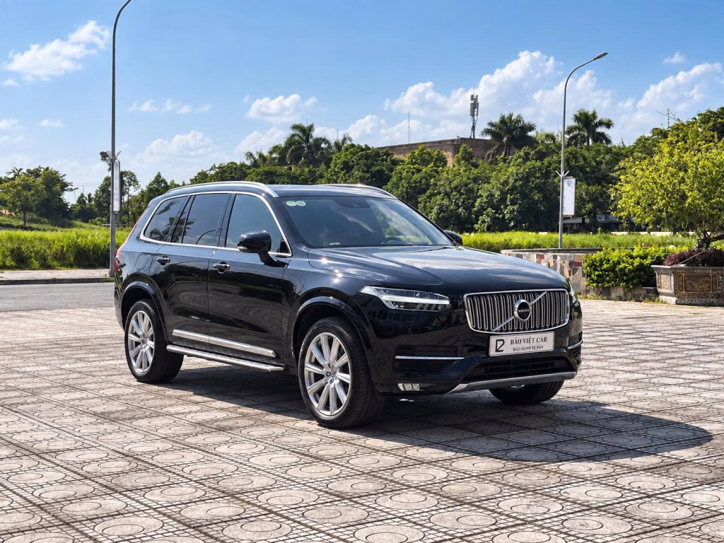 Volvo XC90 T6 2018 góc 3 phần 4 phía trước